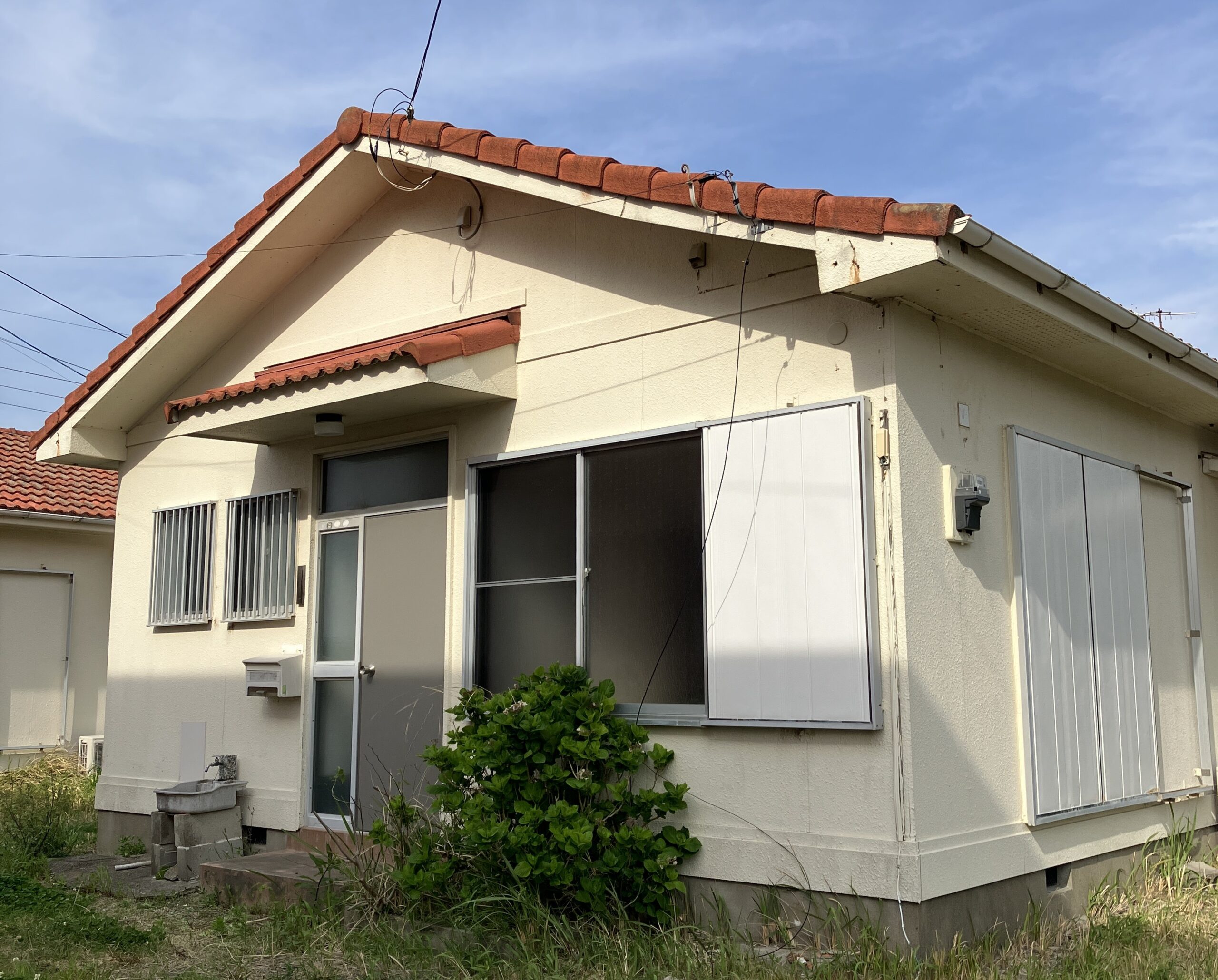 フリーレント！駐車場２台無料！リフォーム済！オレンジ屋根の一軒家♪