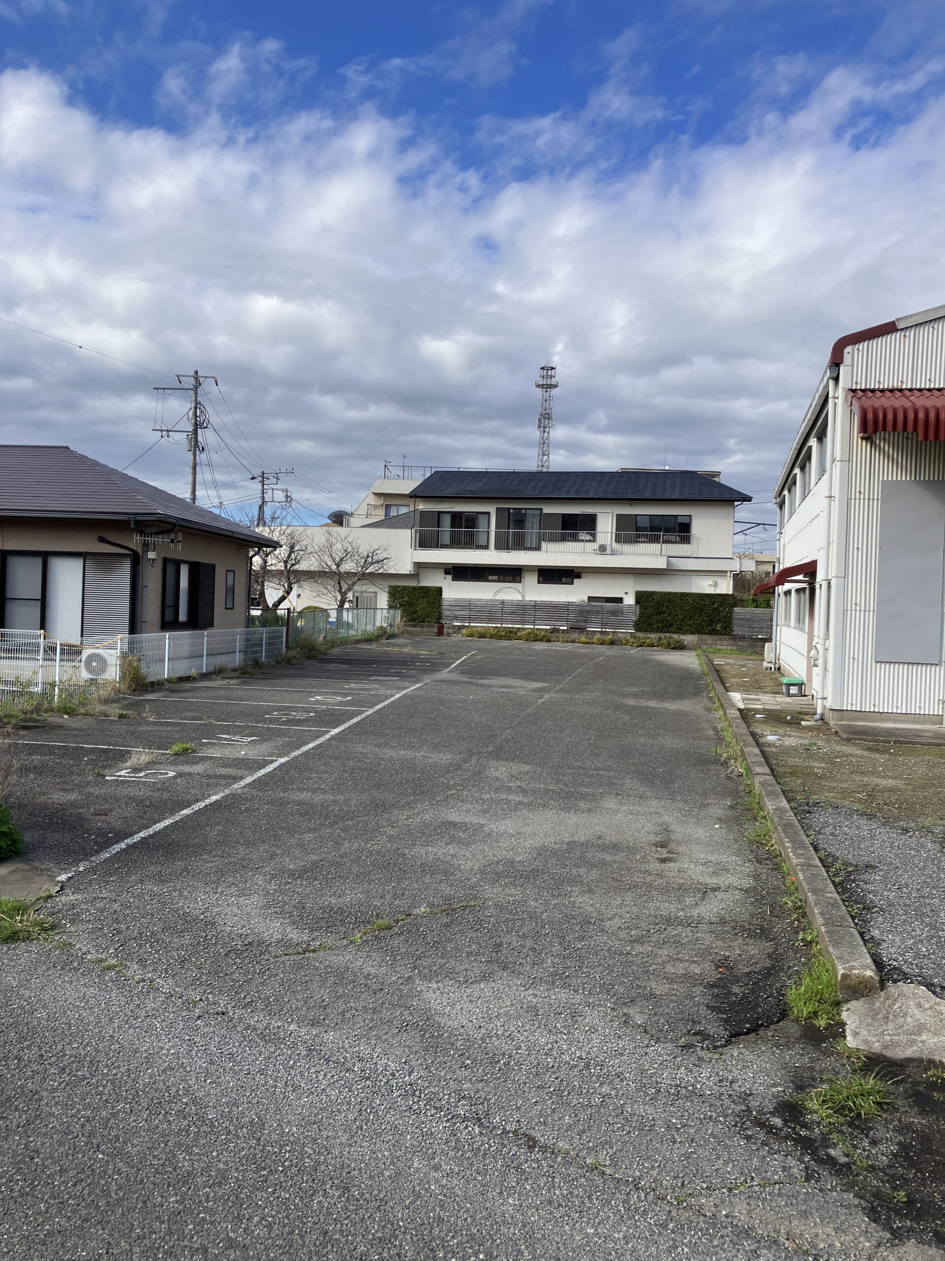 「海近×駅近」、現況はアスファルト駐車場。使い方はあなた次第♪