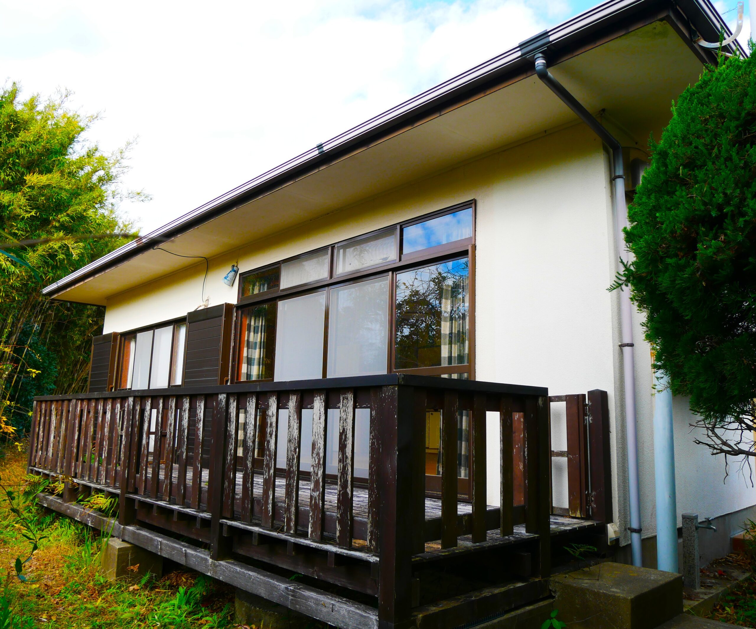 海岸沿いの県道からちょっと入ると別世界。海好きな方、セカンドハウスに？　