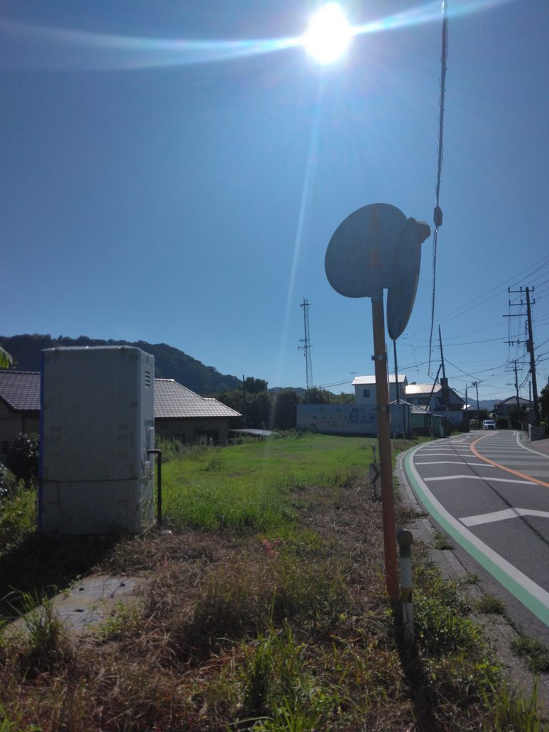 東側から見た土地